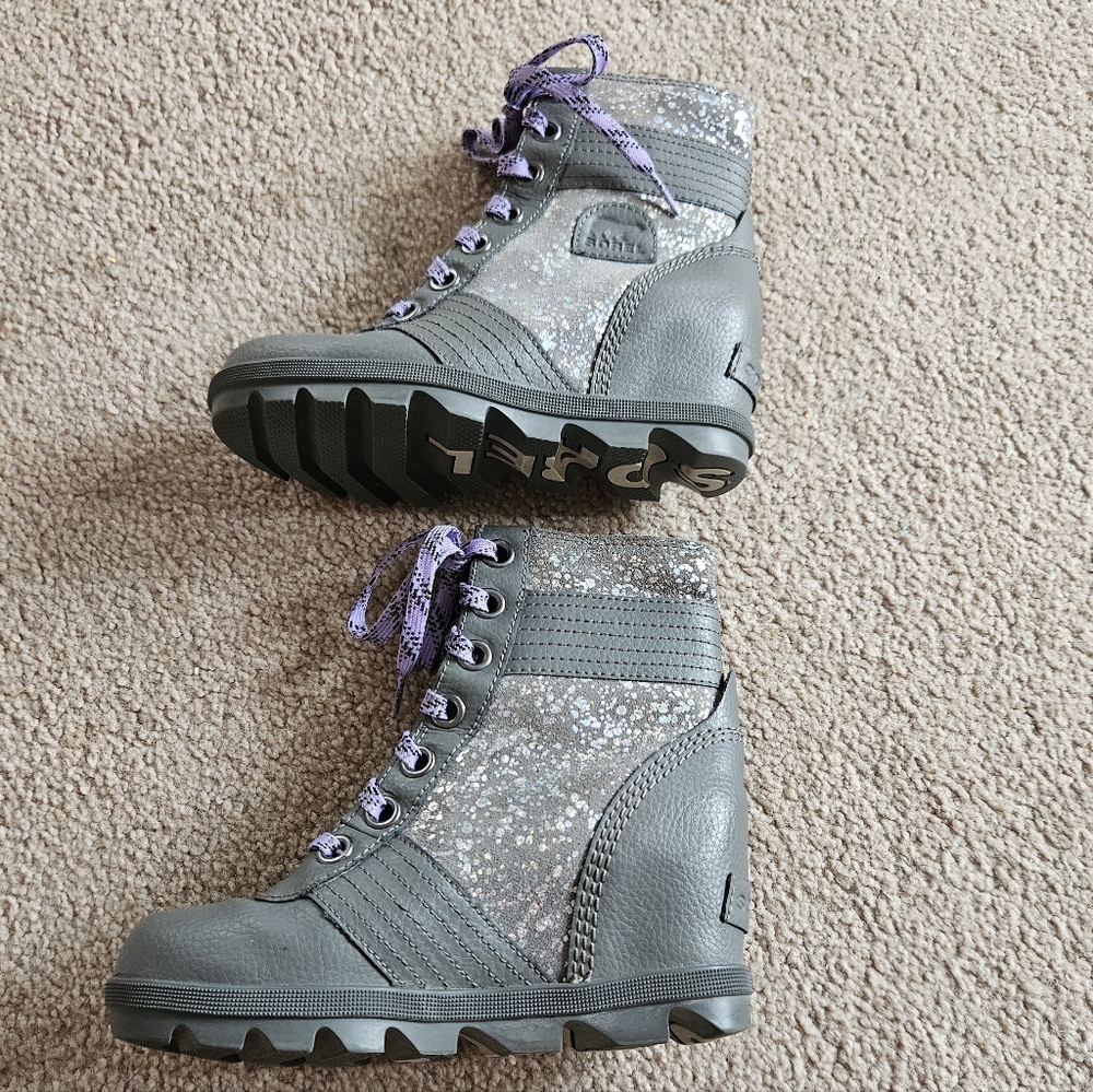 Sorel Youth Lexi Wedge Boot - Gray/Purple Sparkle - Youth 2
